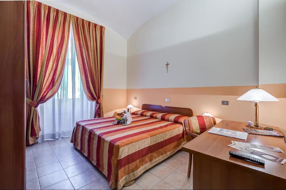 Domus Carmelitana Hotel Rome Exterior photo