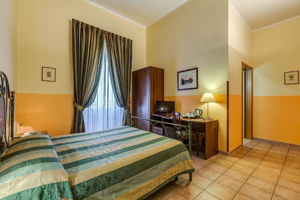 Domus Carmelitana Hotel Rome Exterior photo