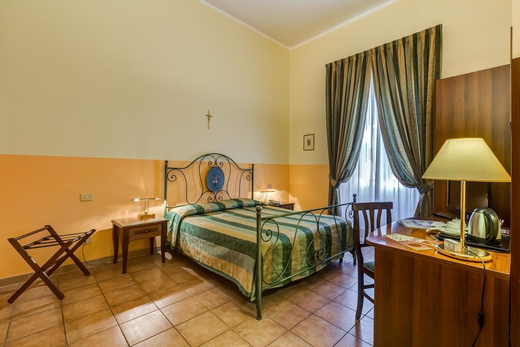 Domus Carmelitana Hotel Rome Exterior photo