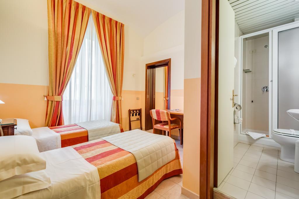 Domus Carmelitana Hotel Rome Exterior photo