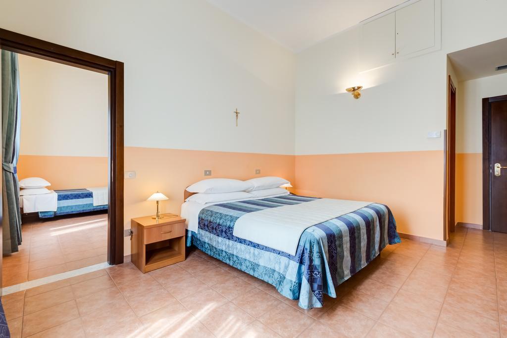 Domus Carmelitana Hotel Rome Exterior photo