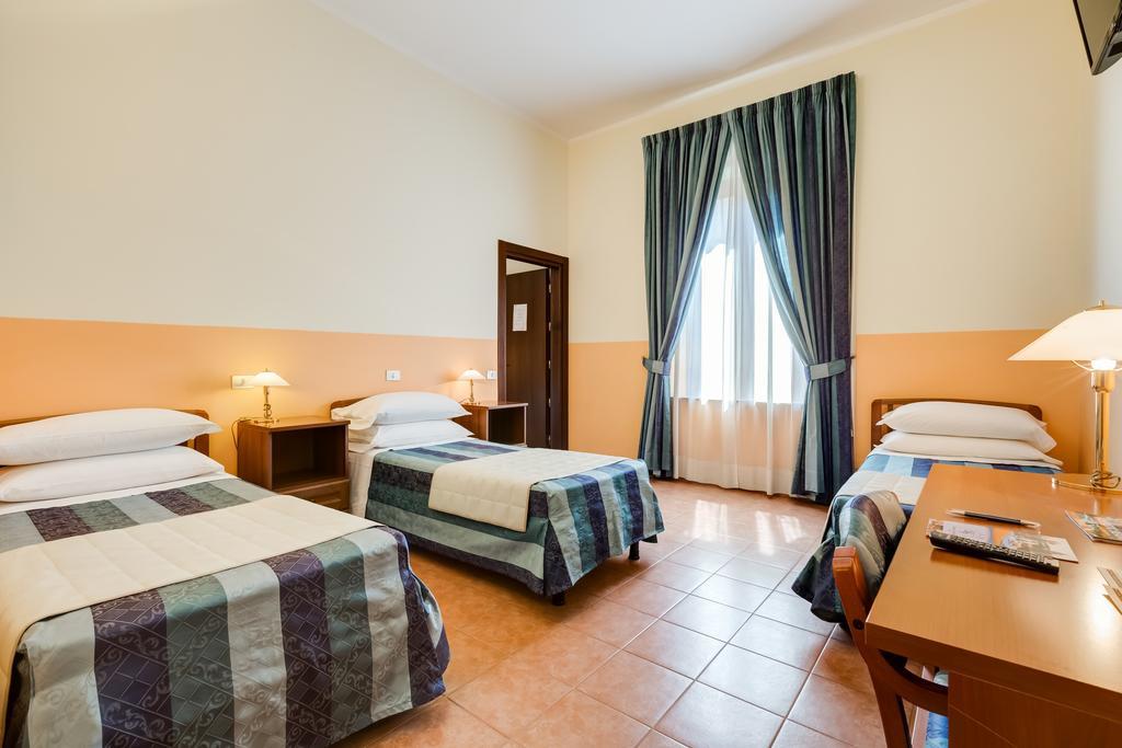 Domus Carmelitana Hotel Rome Exterior photo