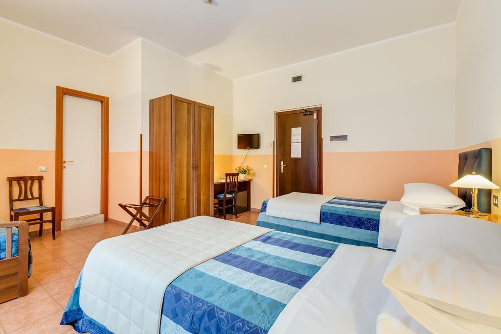 Domus Carmelitana Hotel Rome Exterior photo