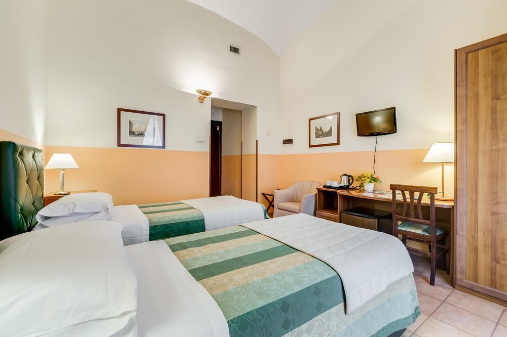 Domus Carmelitana Hotel Rome Exterior photo