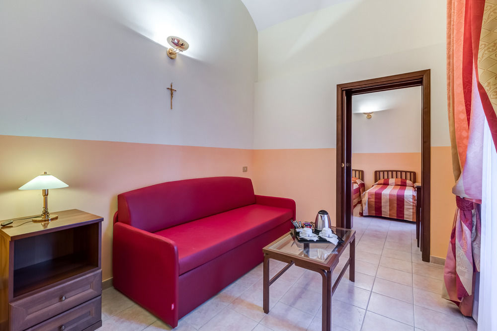 Domus Carmelitana Hotel Rome Exterior photo