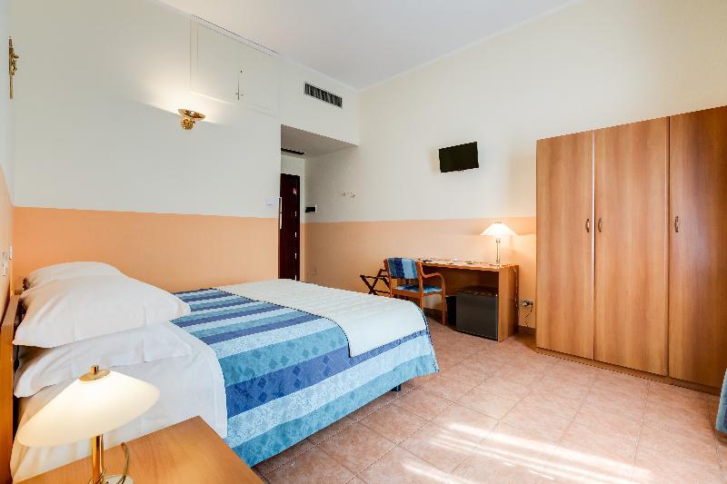 Domus Carmelitana Hotel Rome Exterior photo
