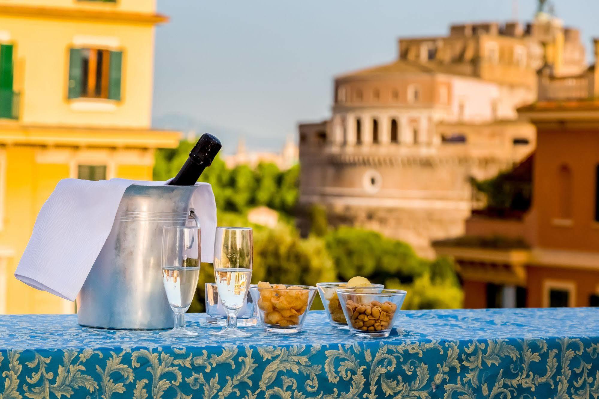 Domus Carmelitana Hotel Rome Exterior photo
