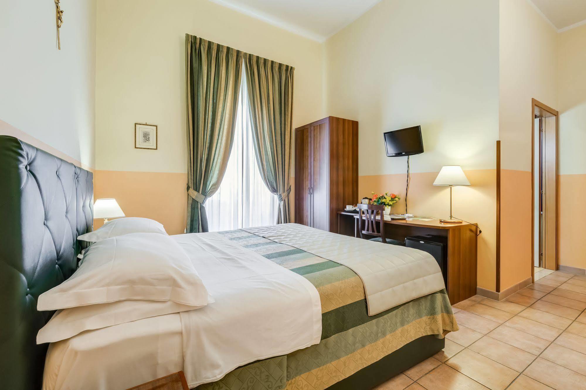 Domus Carmelitana Hotel Rome Exterior photo